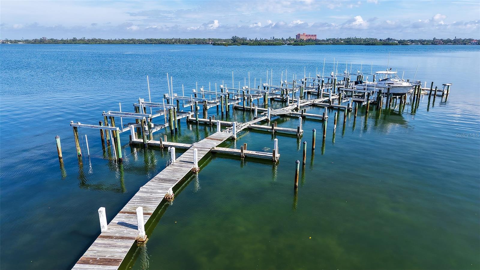 Image 39 of 79 For 8773 Midnight Pass Road 102g