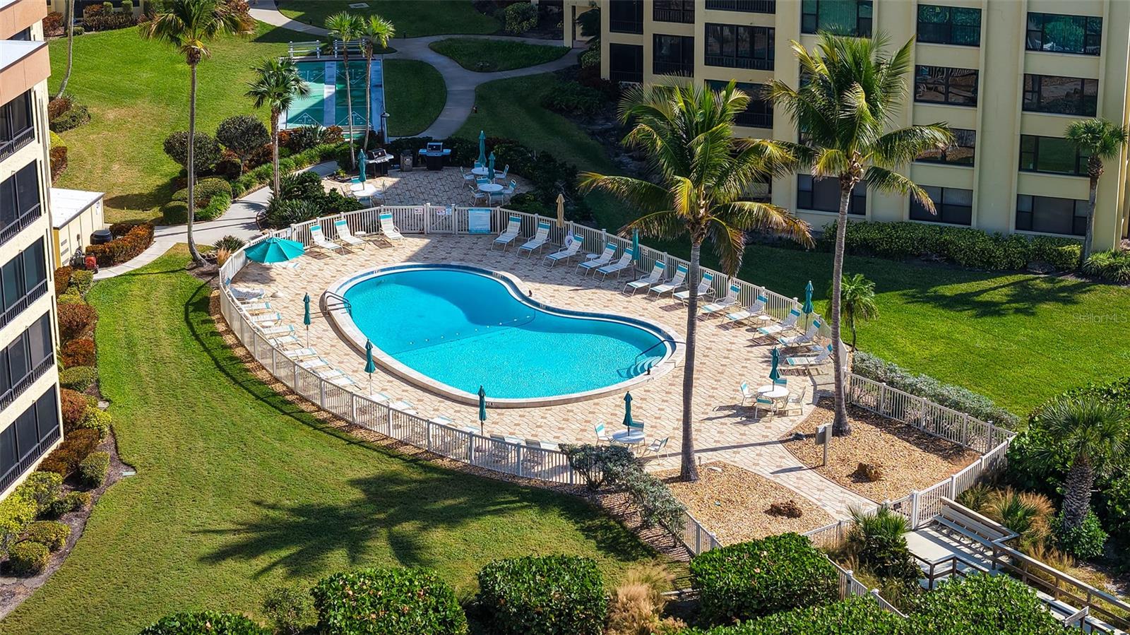 Image 43 of 79 For 8773 Midnight Pass Road 102g