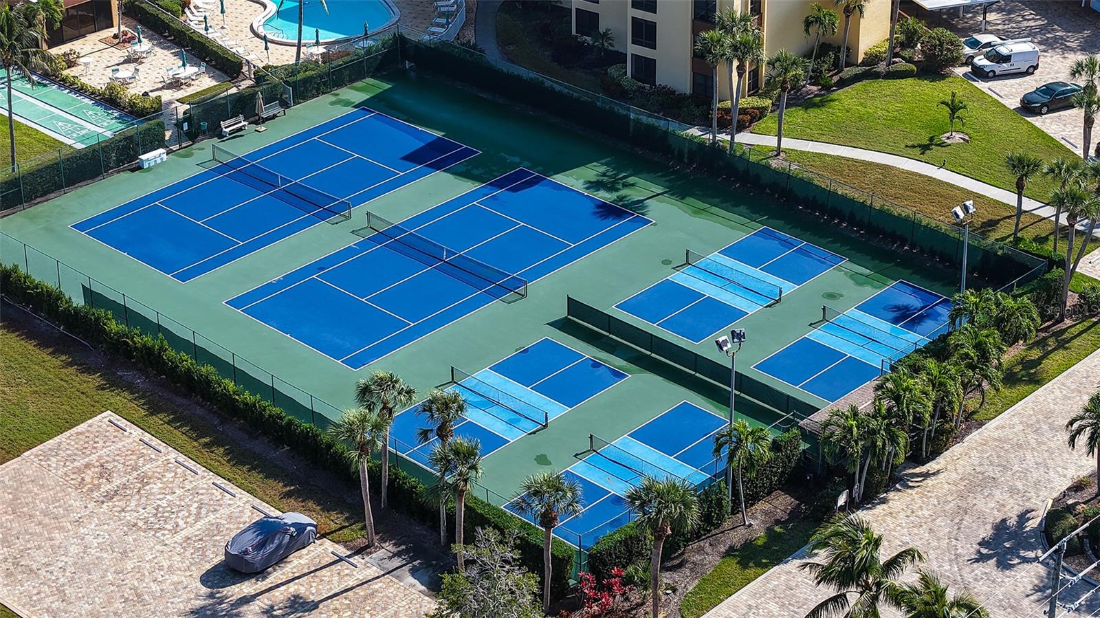 Image 45 of 79 For 8773 Midnight Pass Road 102g