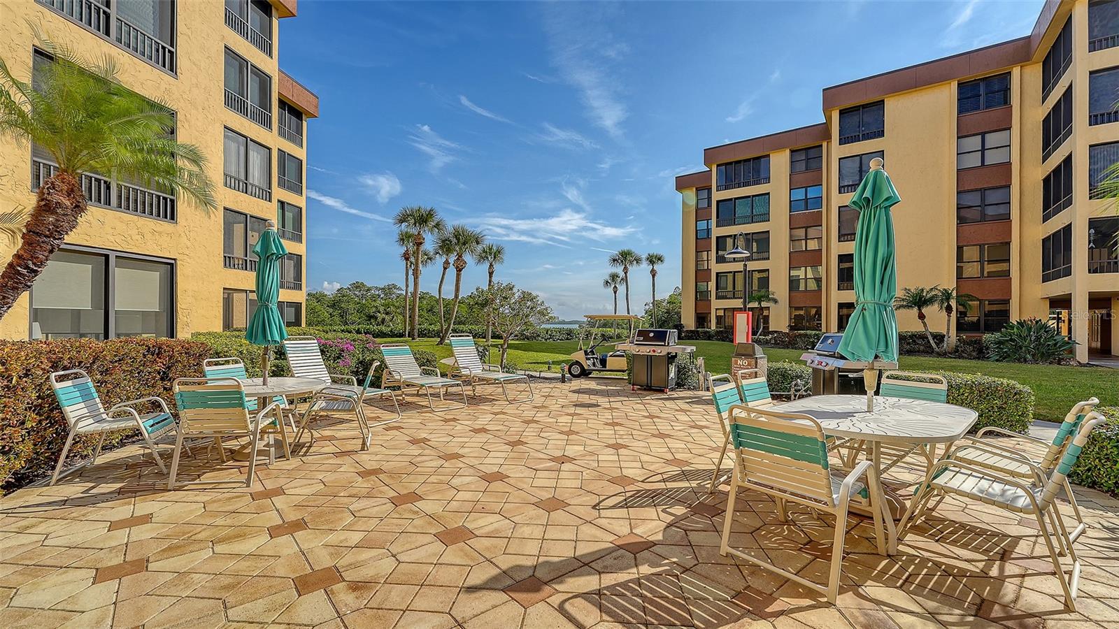 Image 52 of 79 For 8773 Midnight Pass Road 102g