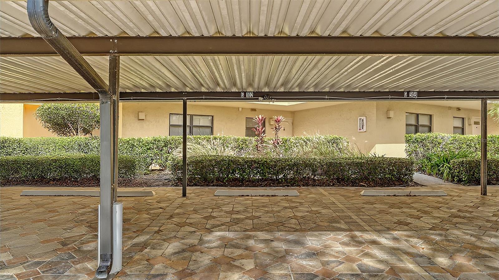 Image 6 of 79 For 8773 Midnight Pass Road 102g