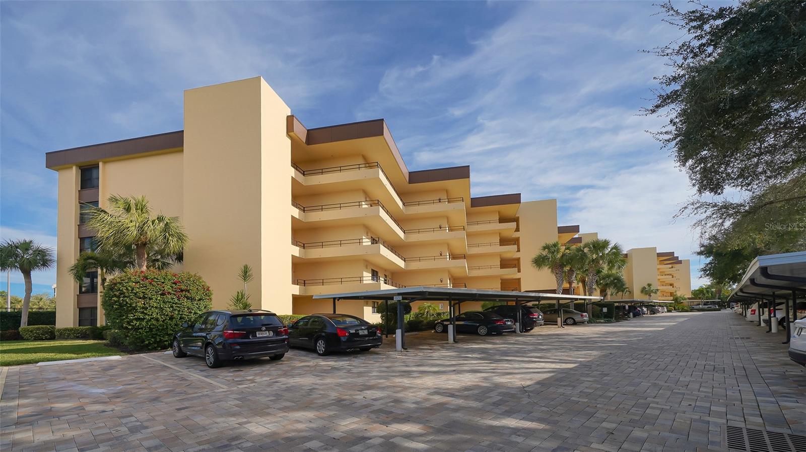 Image 65 of 79 For 8773 Midnight Pass Road 102g