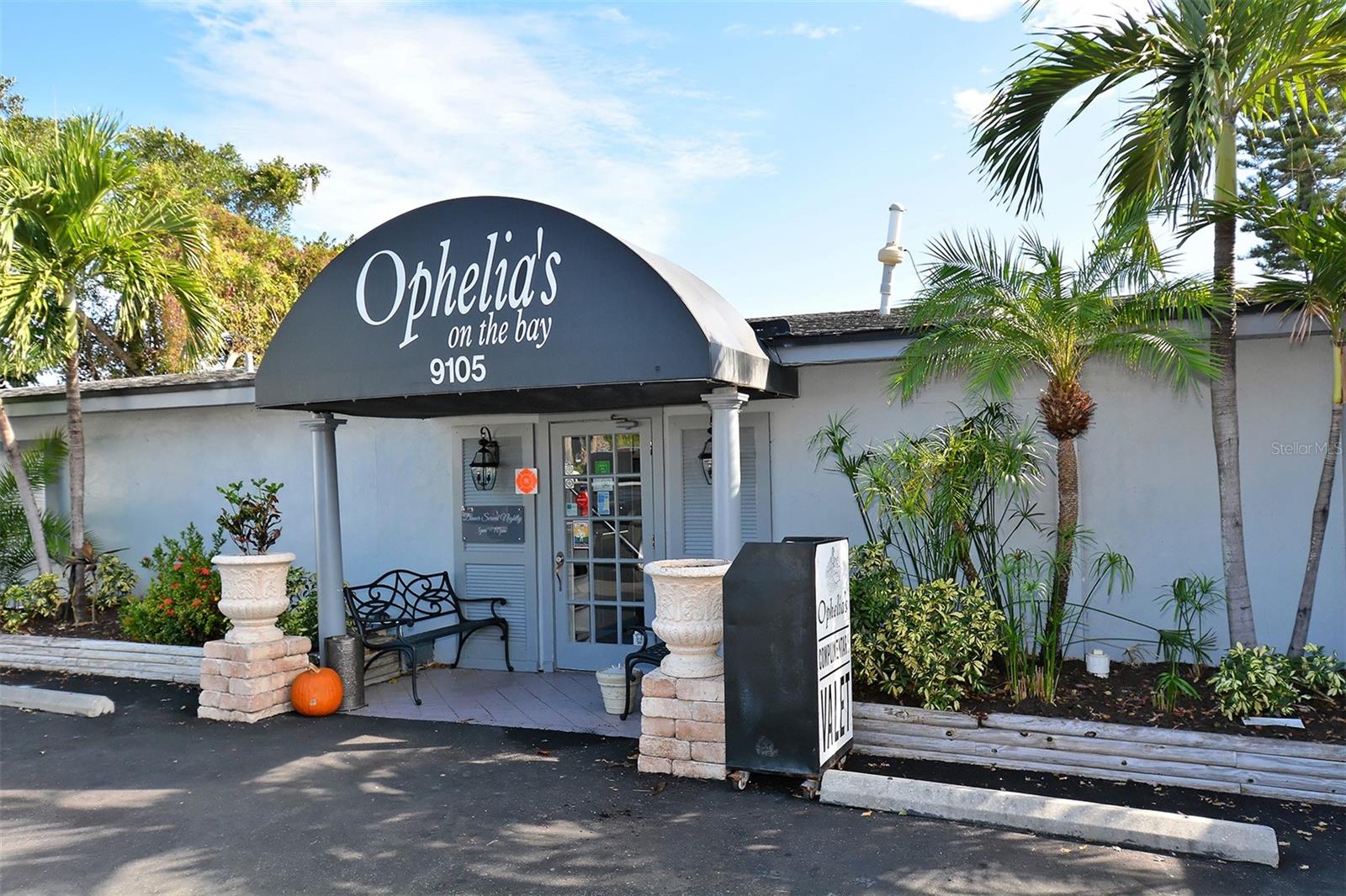 Image 76 of 79 For 8773 Midnight Pass Road 102g