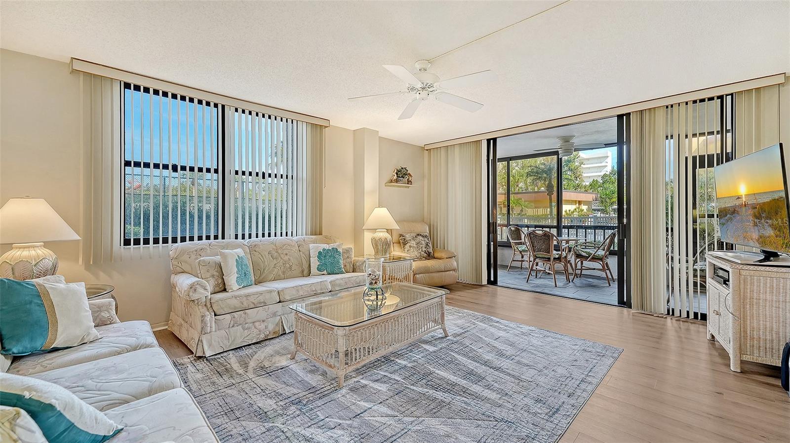 Image 9 of 79 For 8773 Midnight Pass Road 102g