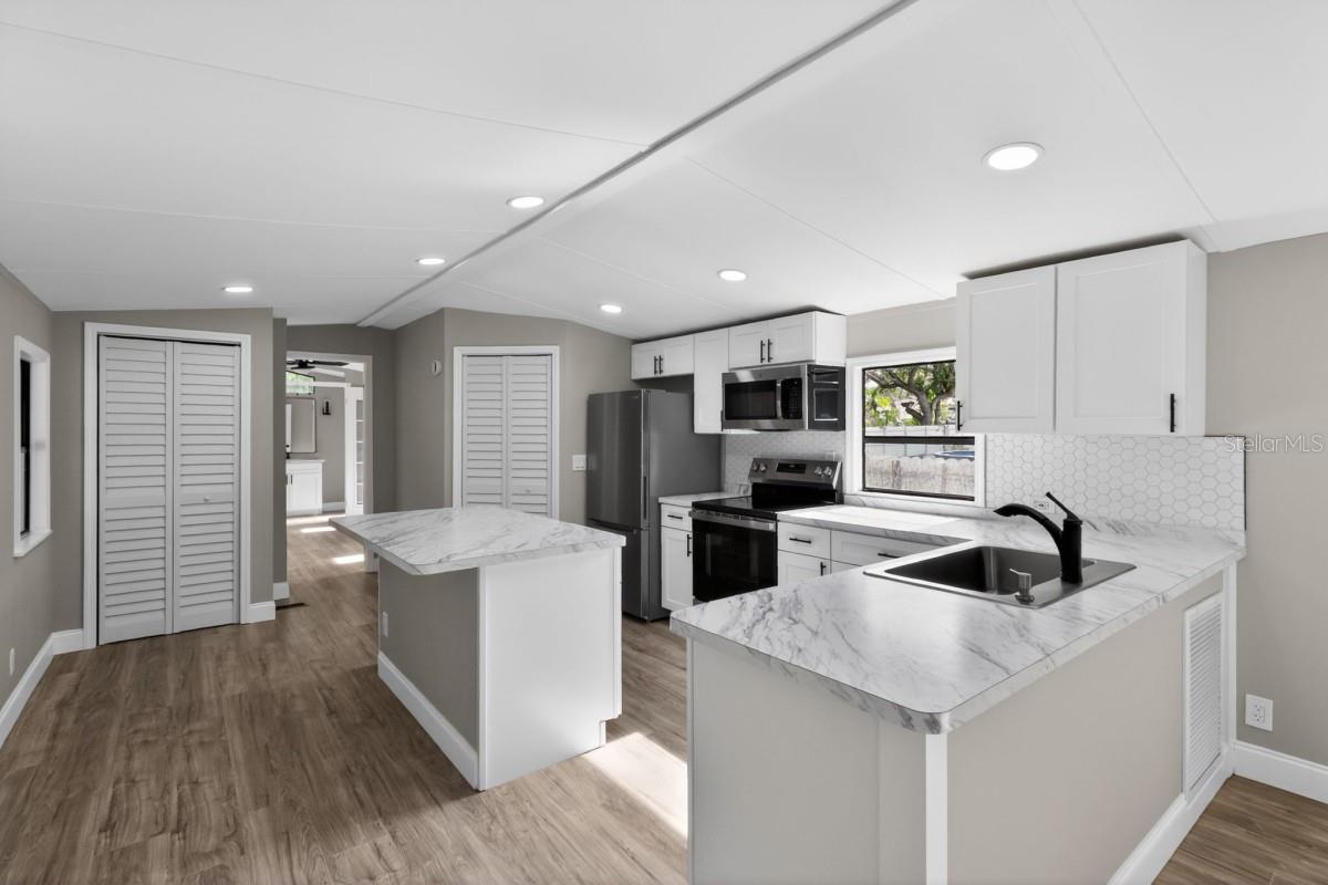 Image 3 of 11 For 9528 Xenia Street