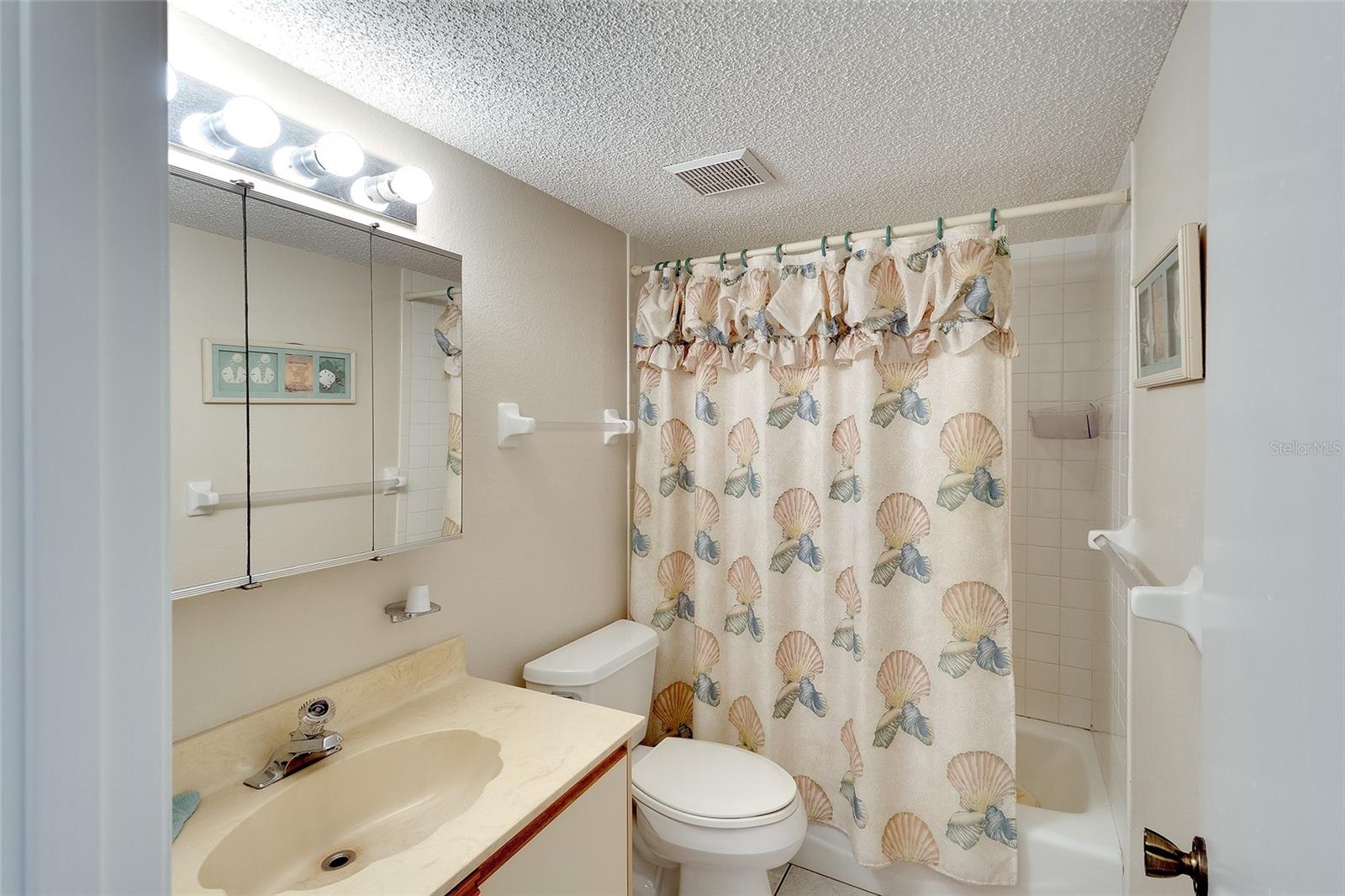 Image 16 of 38 For 3601 Bay Drive 102