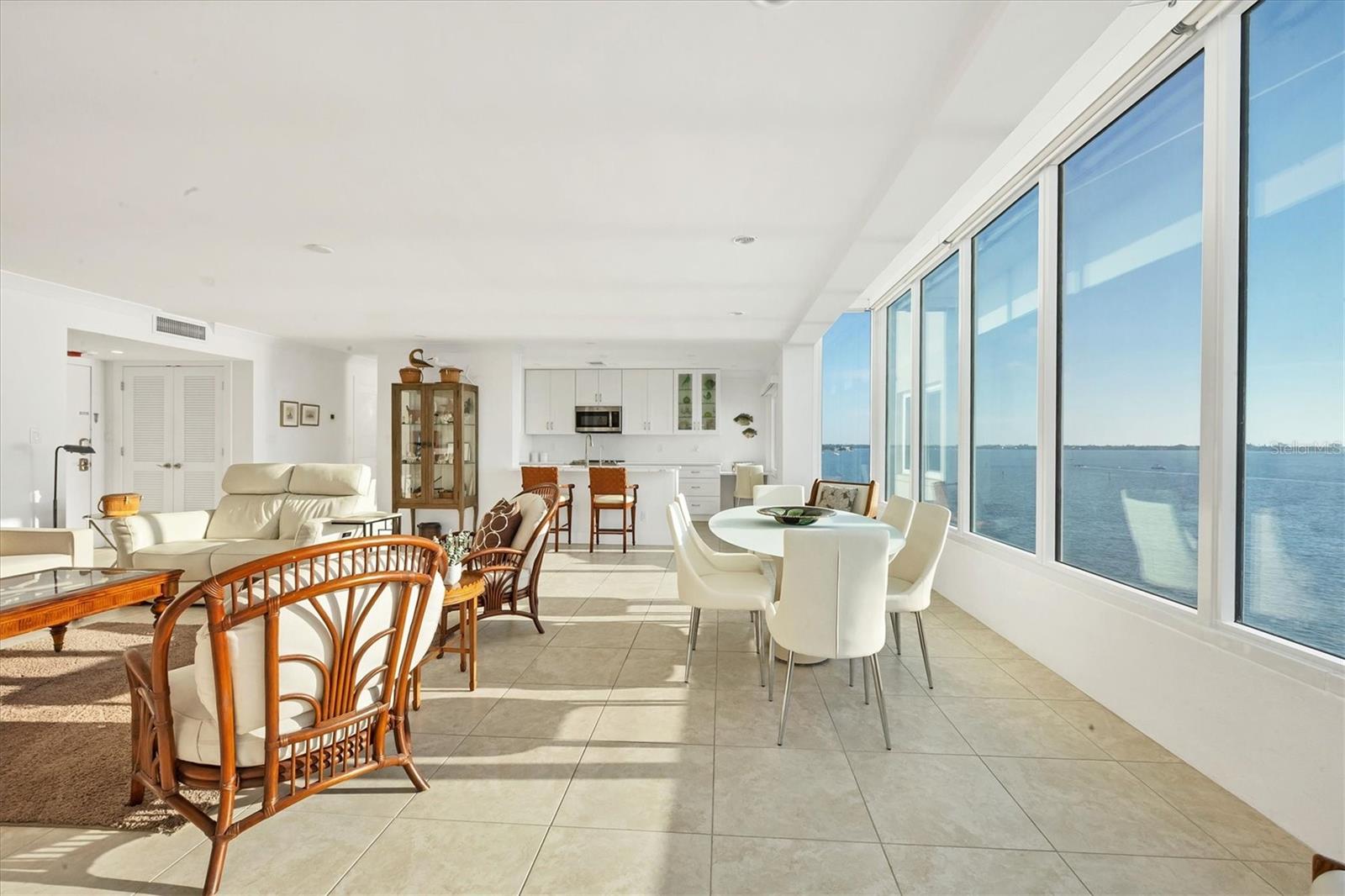 Image 11 of 40 For 350 Golden Gate Point 62