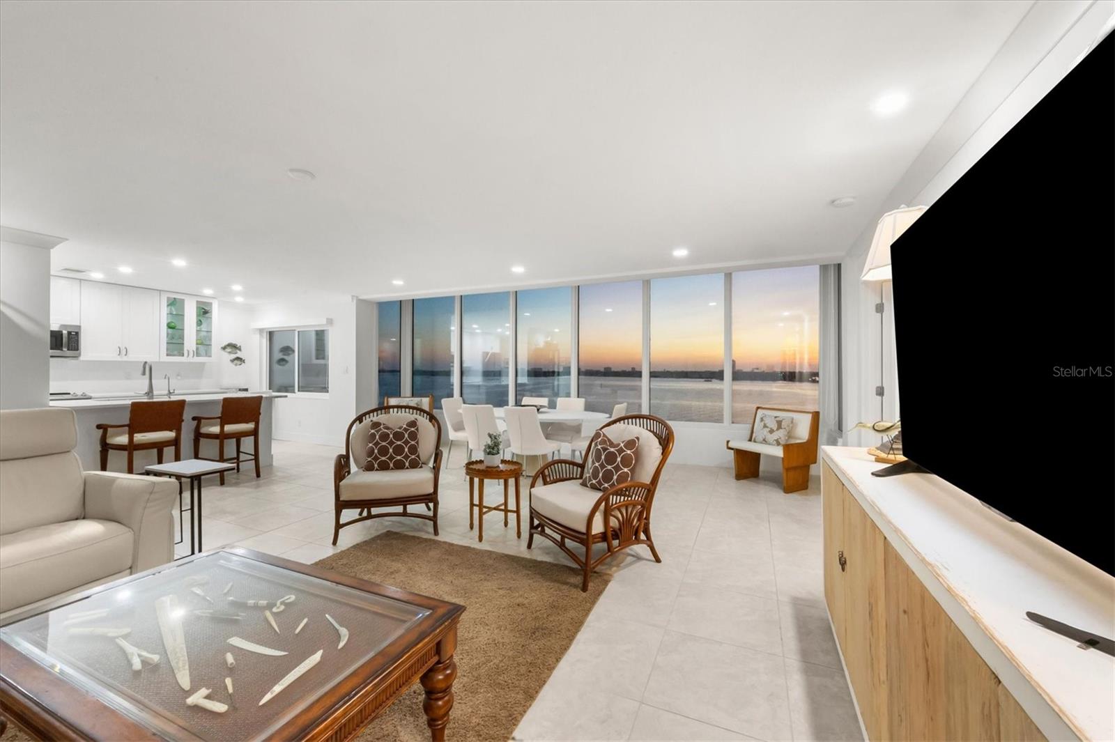 Image 13 of 40 For 350 Golden Gate Point 62