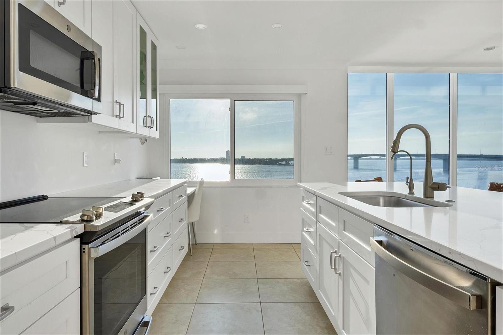 Image 19 of 40 For 350 Golden Gate Point 62