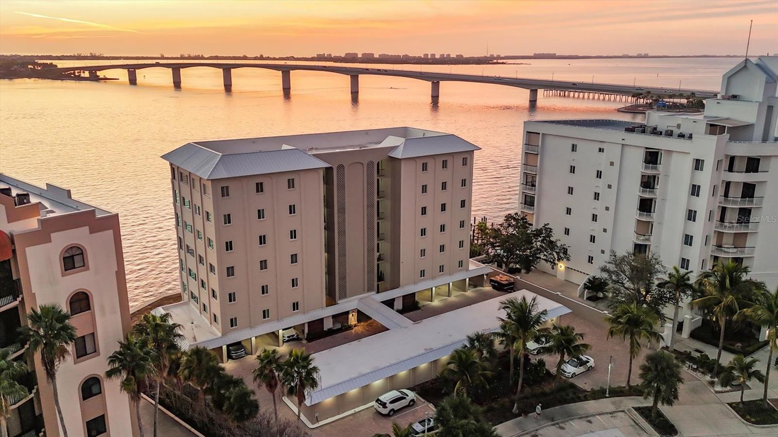 Image 2 of 40 For 350 Golden Gate Point 62