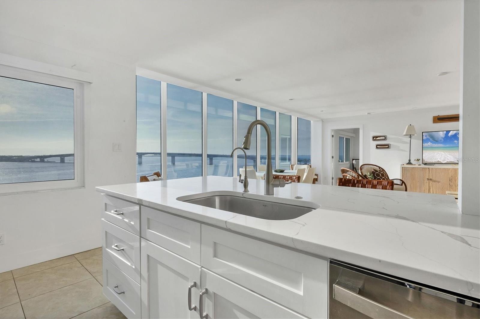 Image 20 of 40 For 350 Golden Gate Point 62