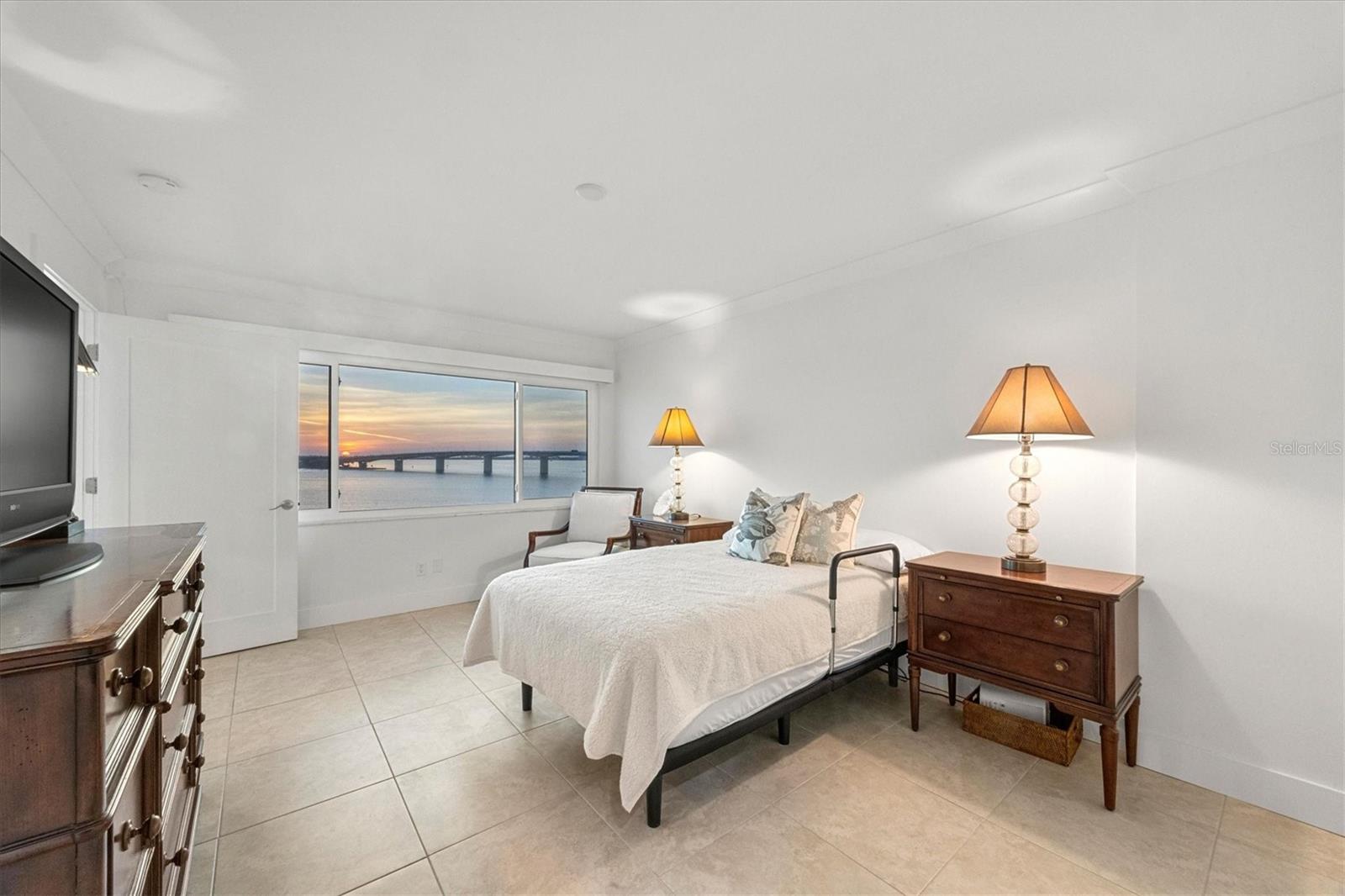 Image 21 of 40 For 350 Golden Gate Point 62