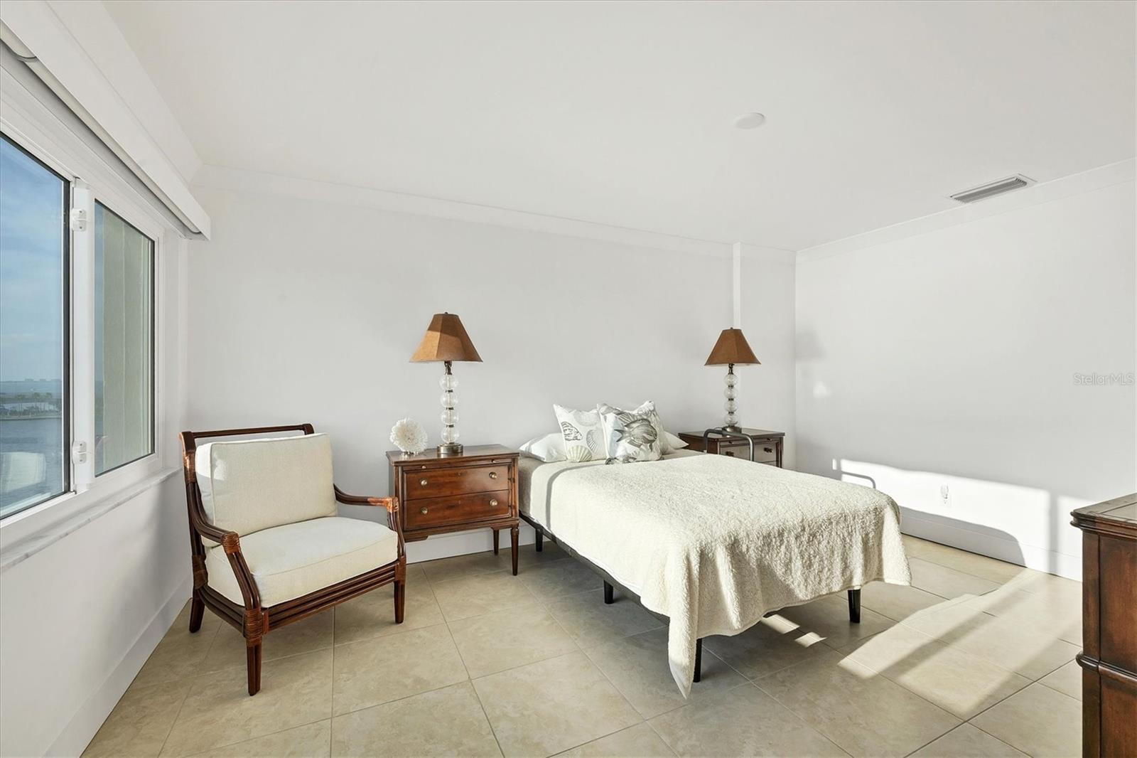 Image 22 of 40 For 350 Golden Gate Point 62