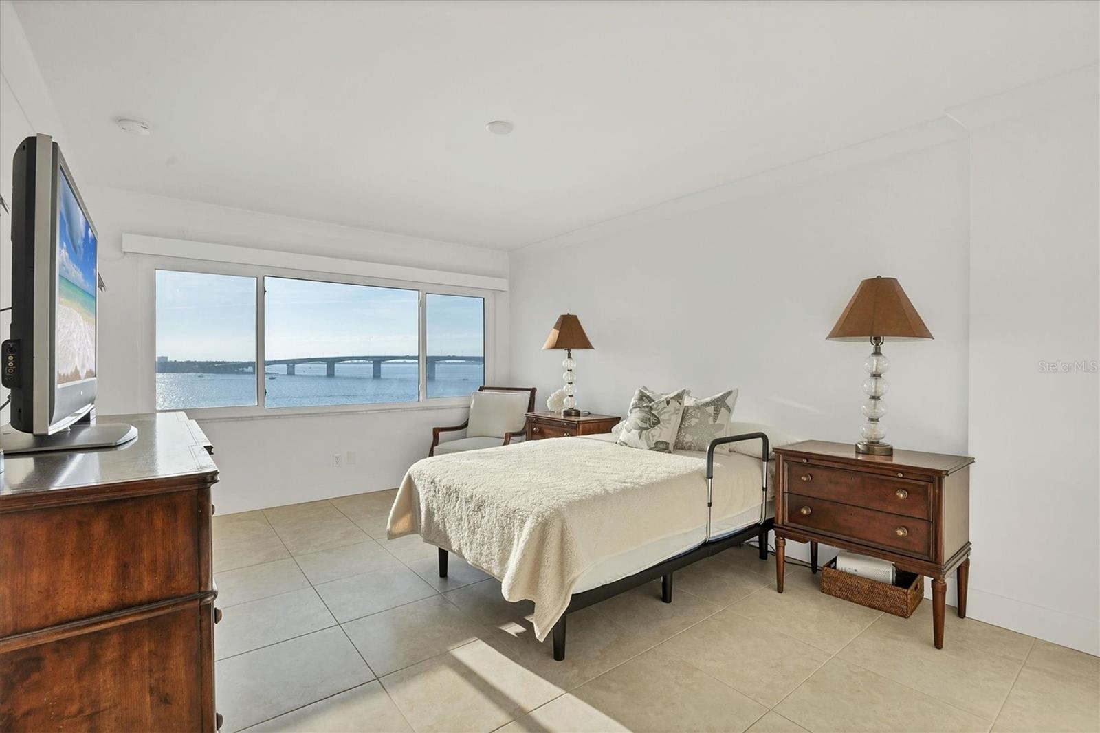 Image 23 of 40 For 350 Golden Gate Point 62