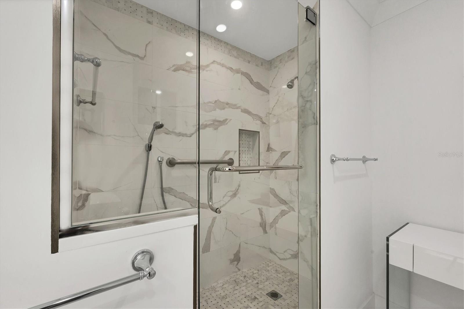 Image 26 of 40 For 350 Golden Gate Point 62