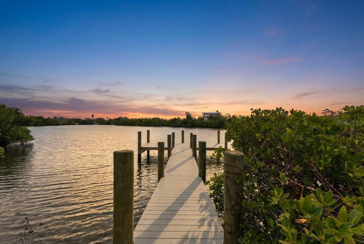 Listing photo id 9 for 910 Bayshore Drive