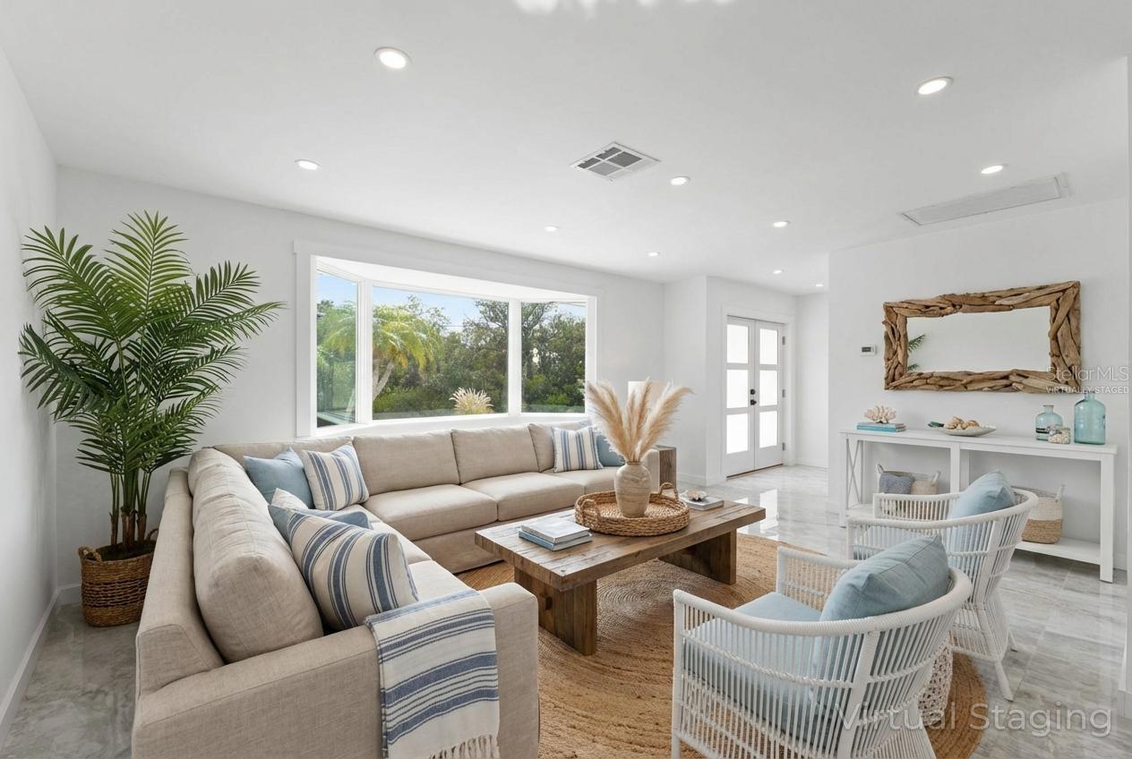 Listing photo id 10 for 910 Bayshore Drive