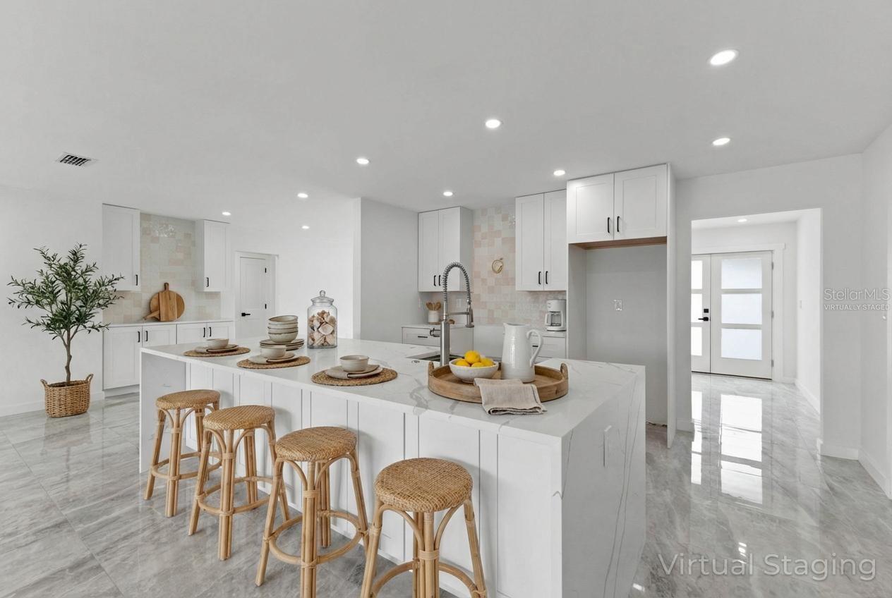 Listing photo id 11 for 910 Bayshore Drive