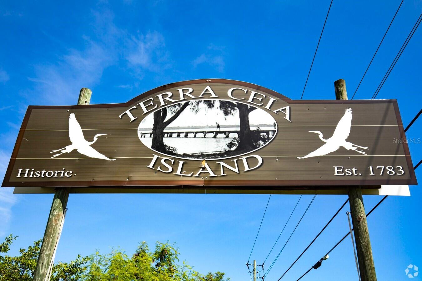 Listing photo id 0 for 910 Bayshore Drive