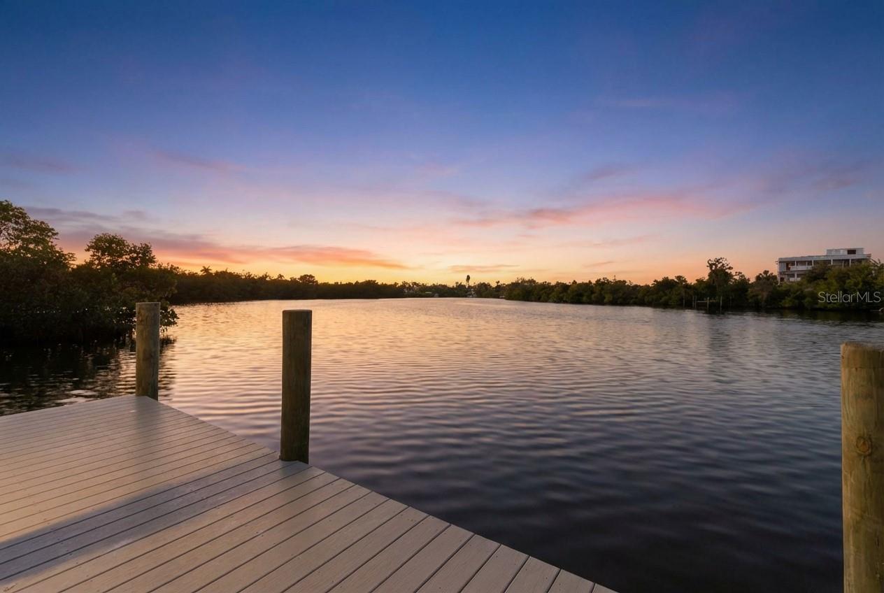 Listing photo id 20 for 910 Bayshore Drive