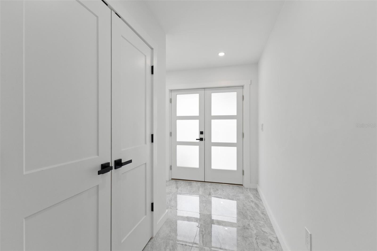 Listing photo id 21 for 910 Bayshore Drive