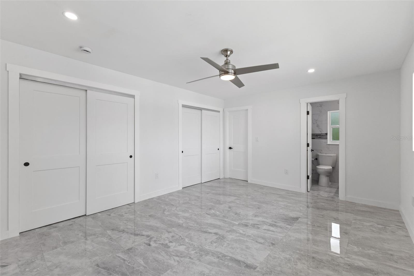 Listing photo id 34 for 910 Bayshore Drive