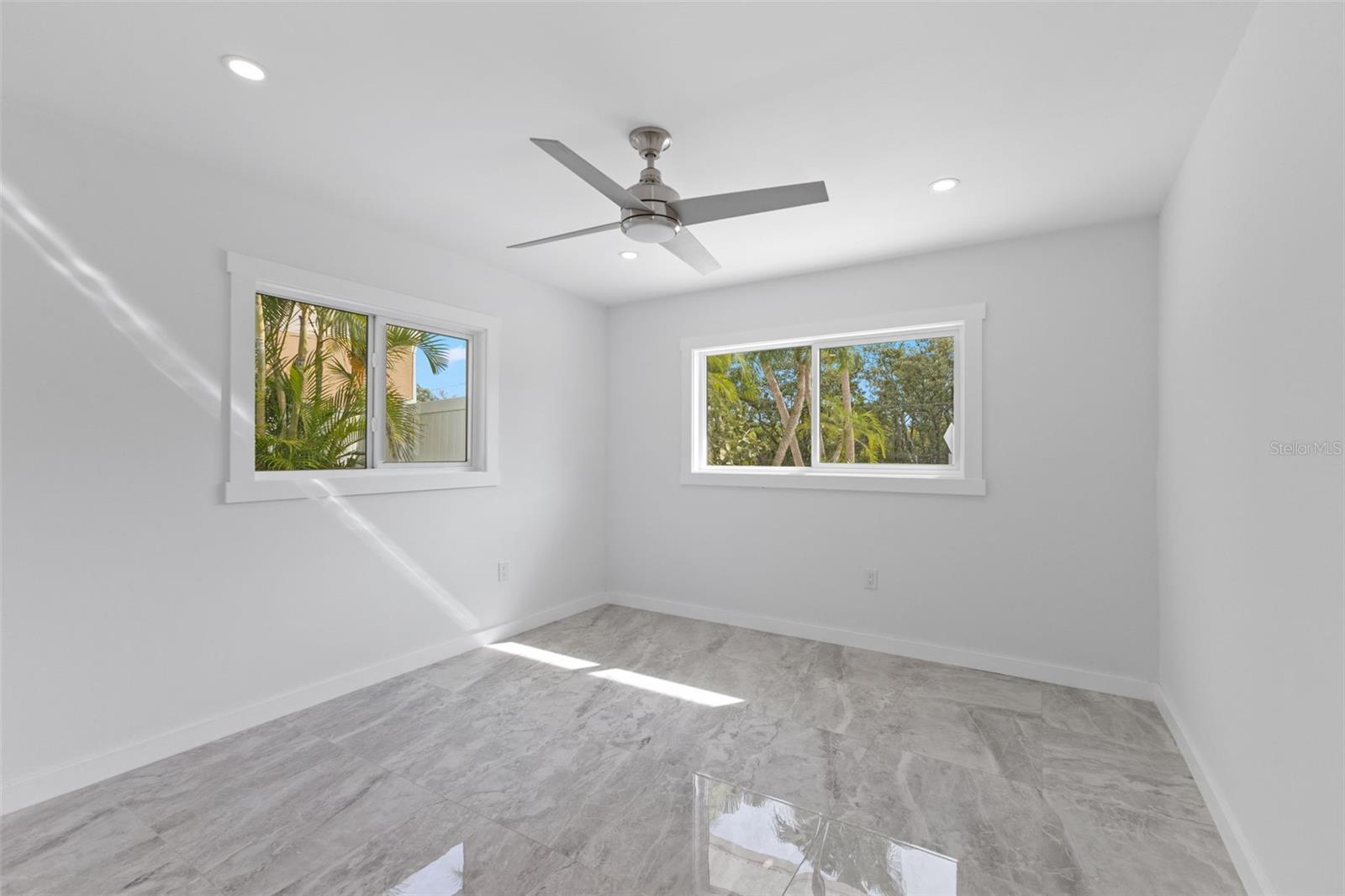 Listing photo id 38 for 910 Bayshore Drive