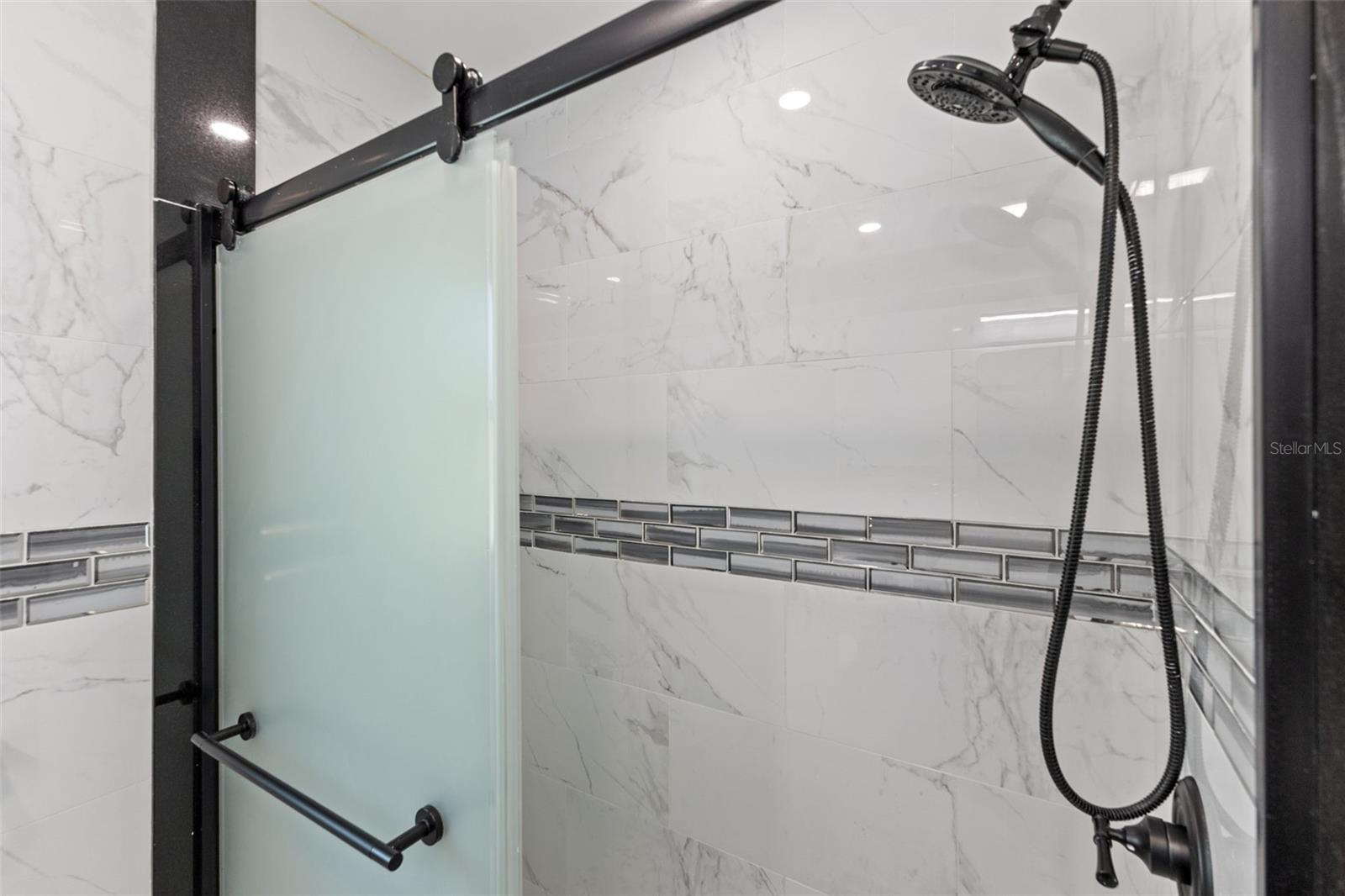 Listing photo id 40 for 910 Bayshore Drive