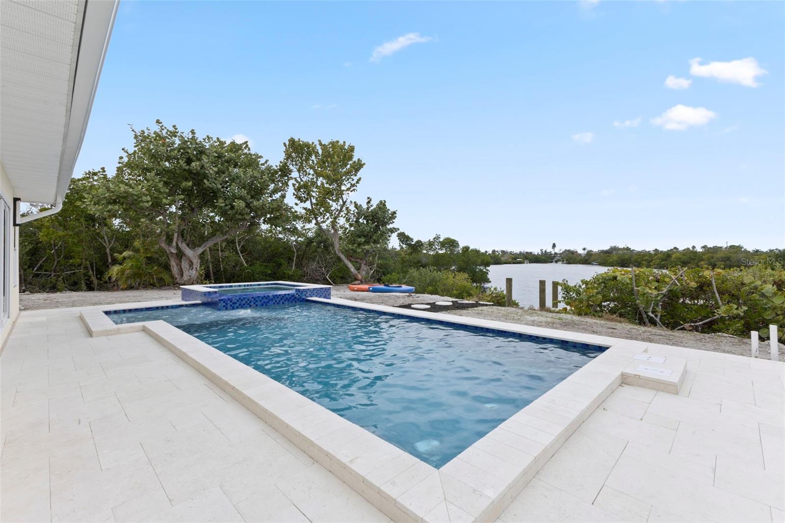 Listing photo id 45 for 910 Bayshore Drive