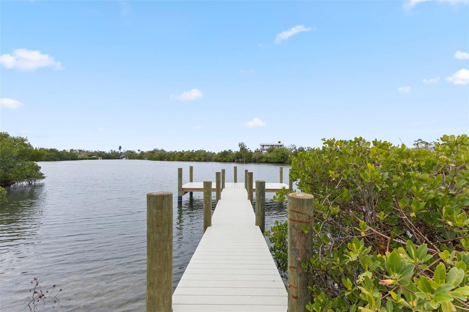 Listing photo id 50 for 910 Bayshore Drive