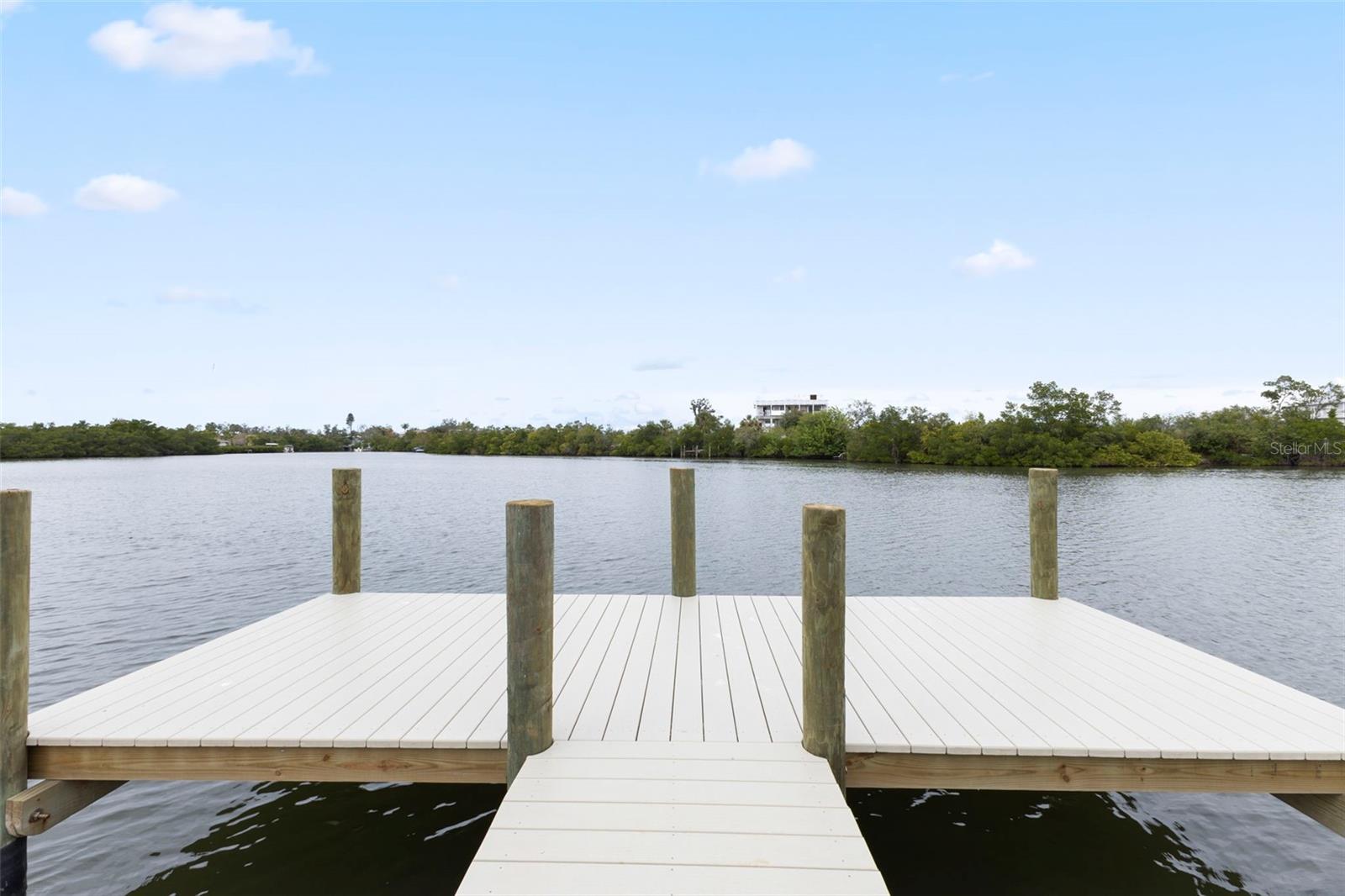 Listing photo id 51 for 910 Bayshore Drive