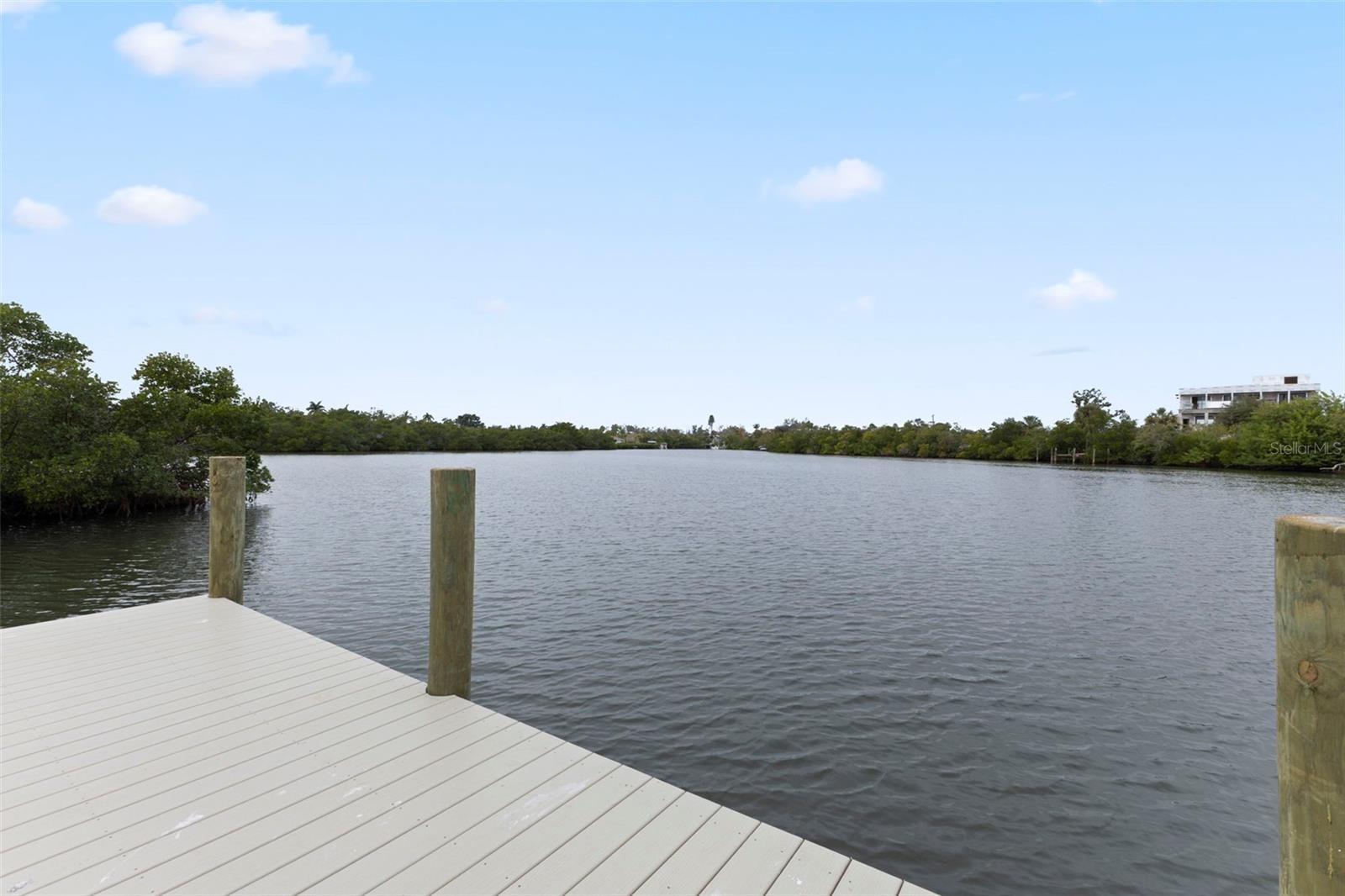 Listing photo id 52 for 910 Bayshore Drive