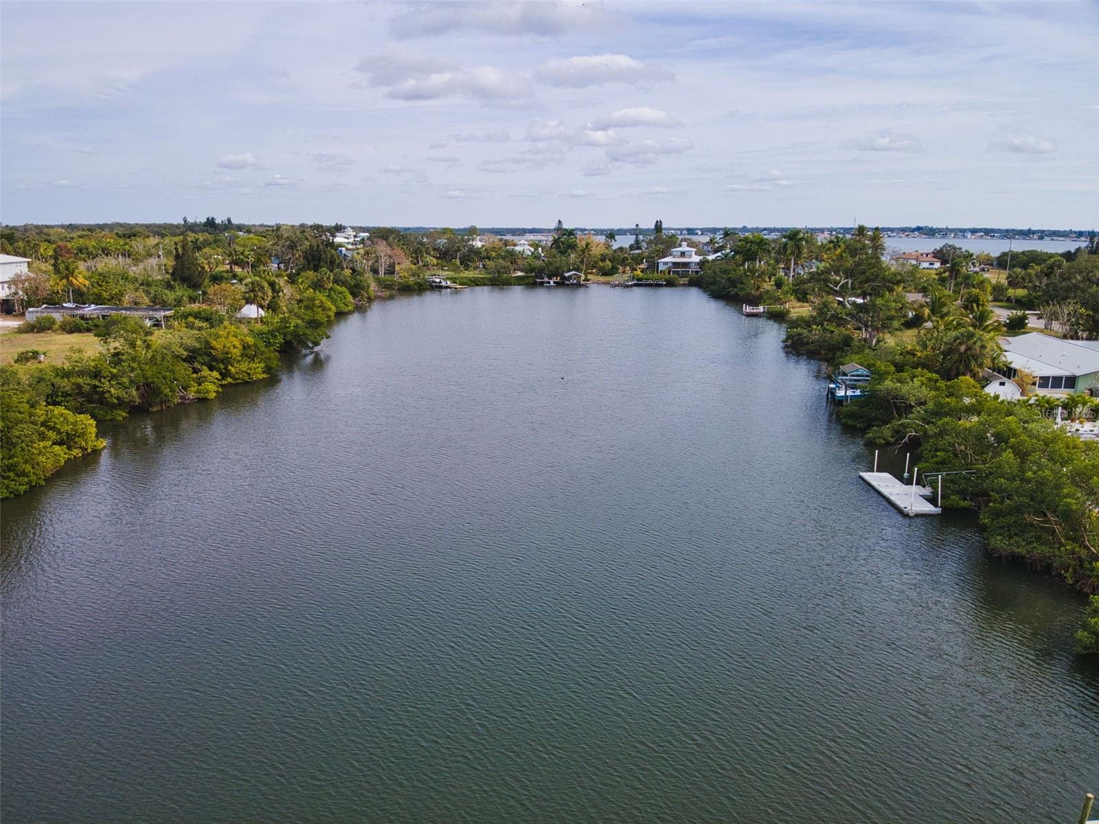 Listing photo id 53 for 910 Bayshore Drive