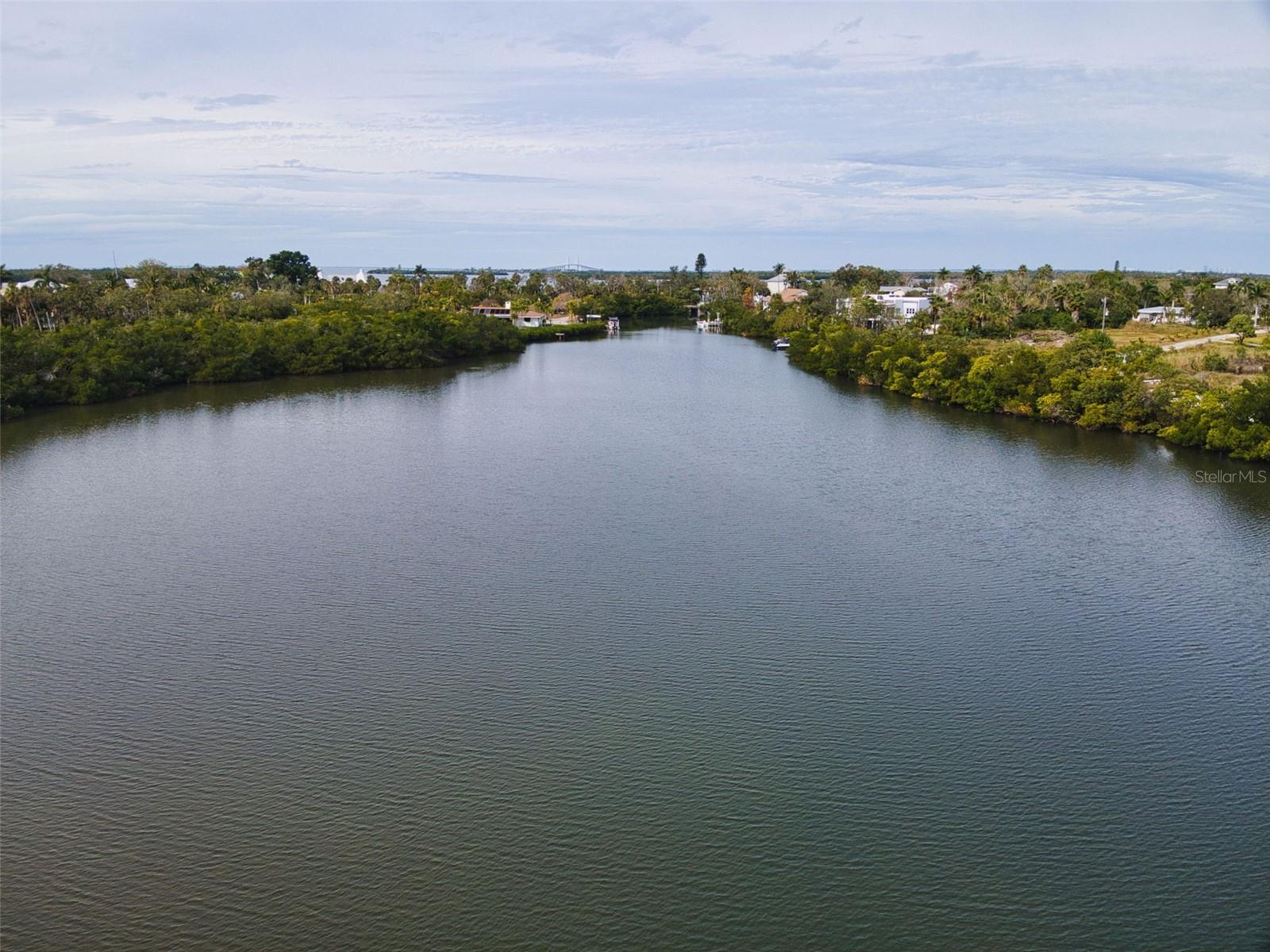 Listing photo id 54 for 910 Bayshore Drive