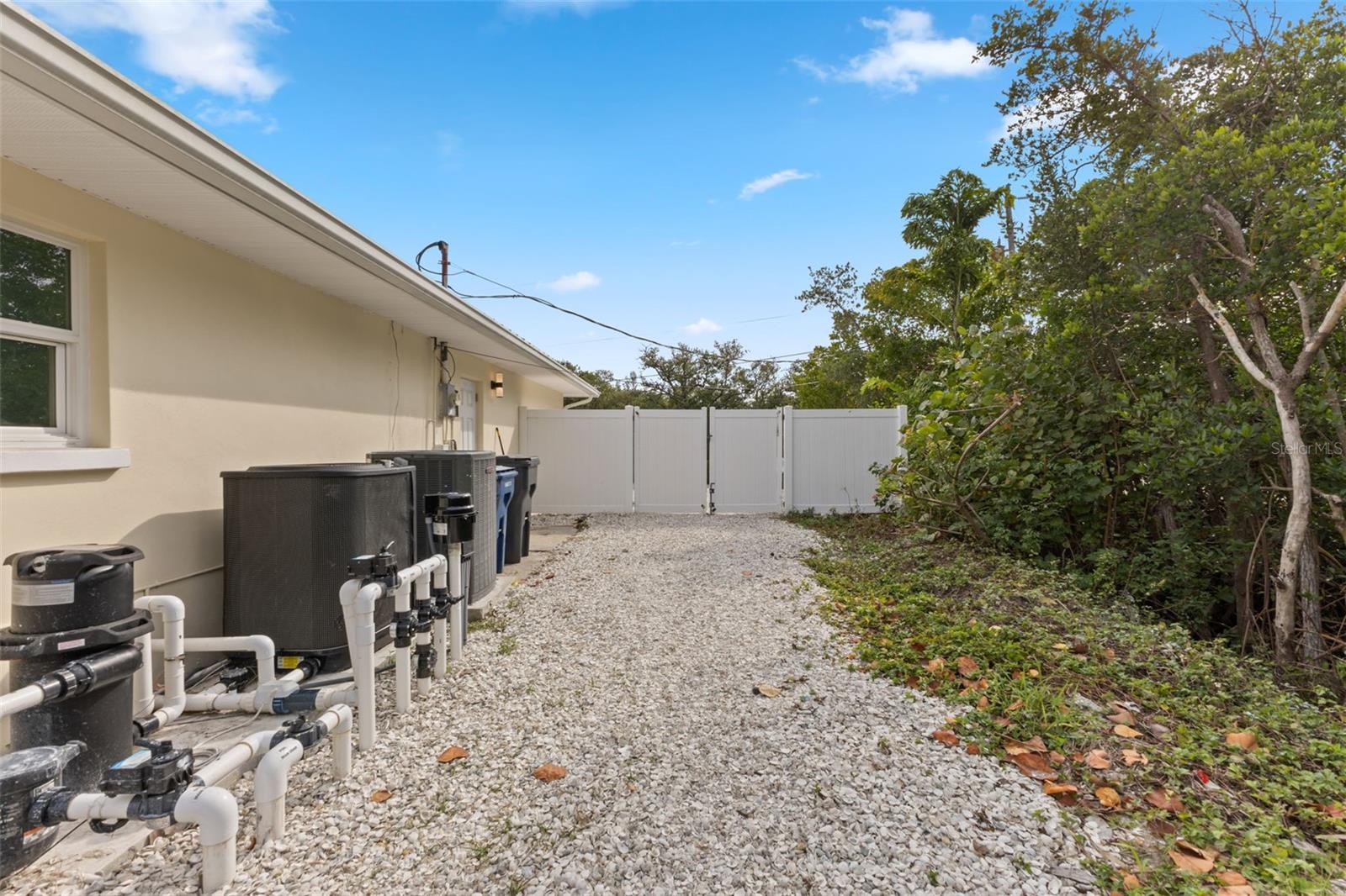 Listing photo id 56 for 910 Bayshore Drive