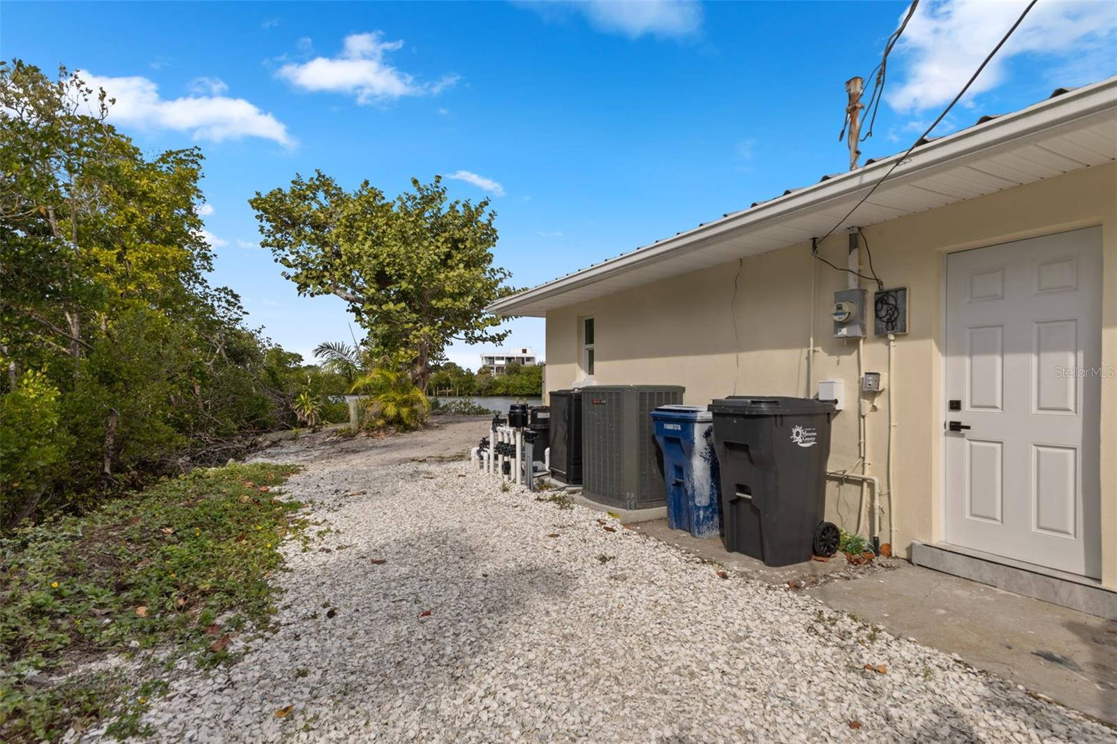 Listing photo id 57 for 910 Bayshore Drive