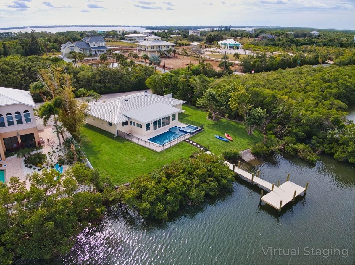 Listing photo id 4 for 910 Bayshore Drive