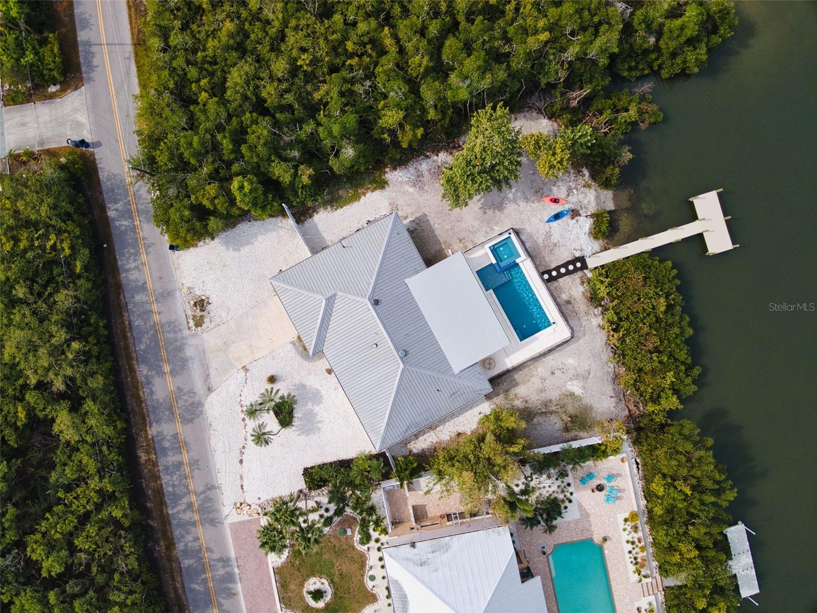 Listing photo id 64 for 910 Bayshore Drive