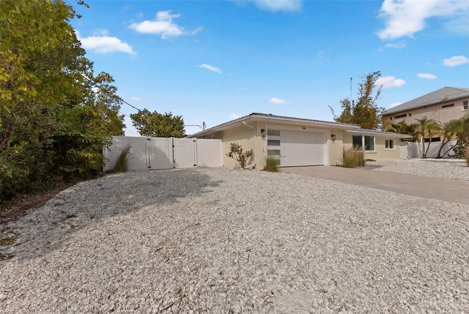 Listing photo id 67 for 910 Bayshore Drive