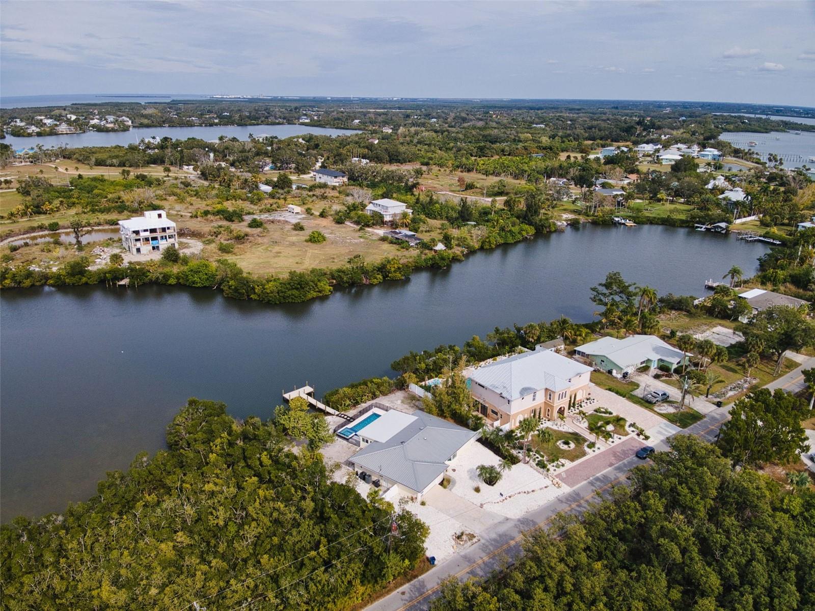 Listing photo id 68 for 910 Bayshore Drive