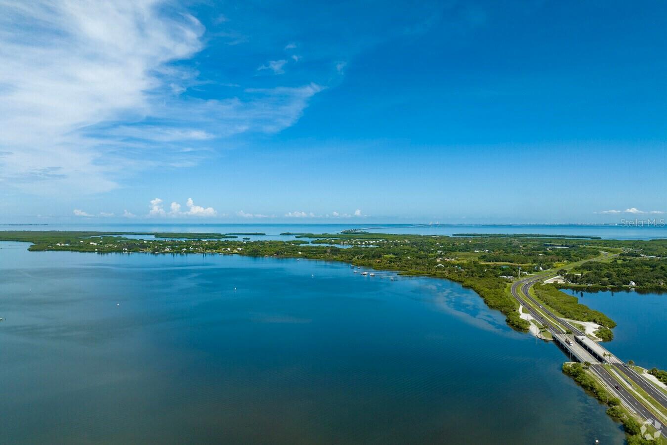 Listing photo id 73 for 910 Bayshore Drive