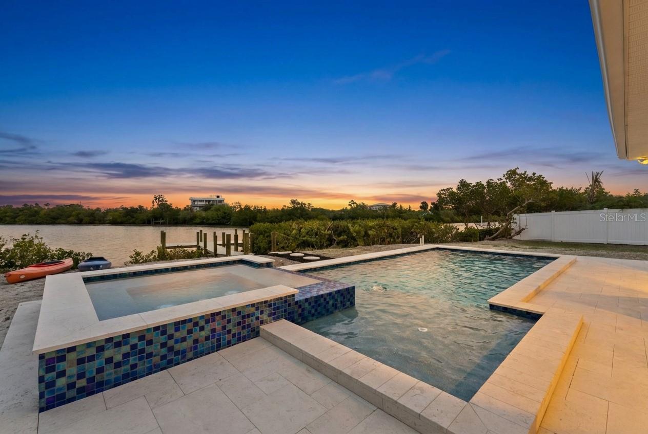 Listing photo id 7 for 910 Bayshore Drive