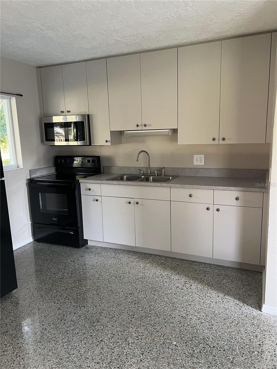 Image 2 of 9 For 514 Ponder Avenue