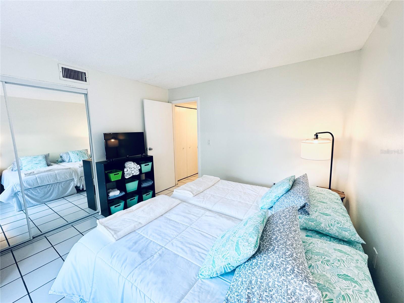 Image 33 of 54 For 2604 Hidden Lake Drive N 2604b