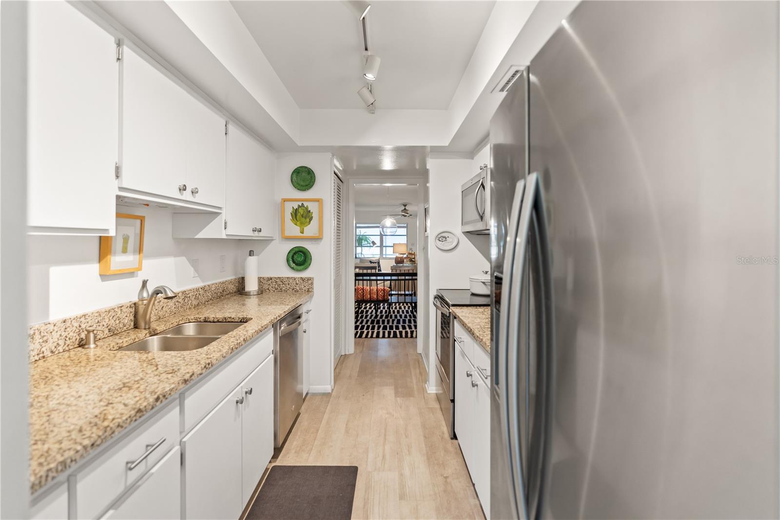 Image 18 of 40 For 3711 Almeria Avenue 3n