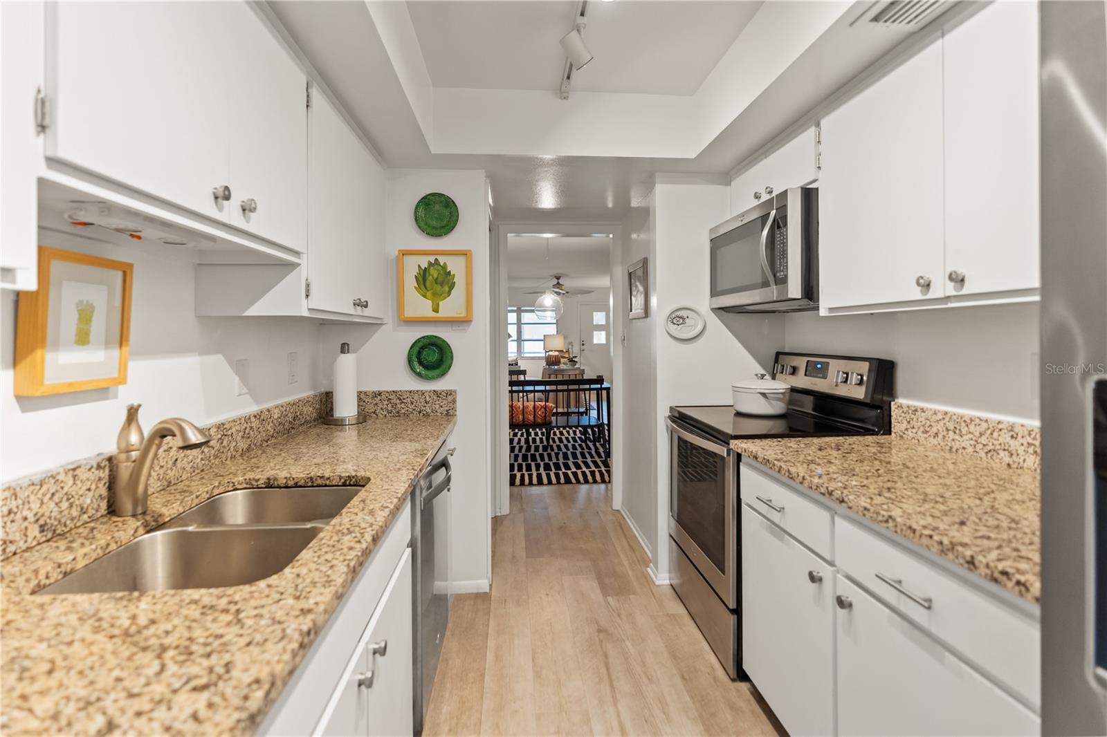 Image 20 of 40 For 3711 Almeria Avenue 3n