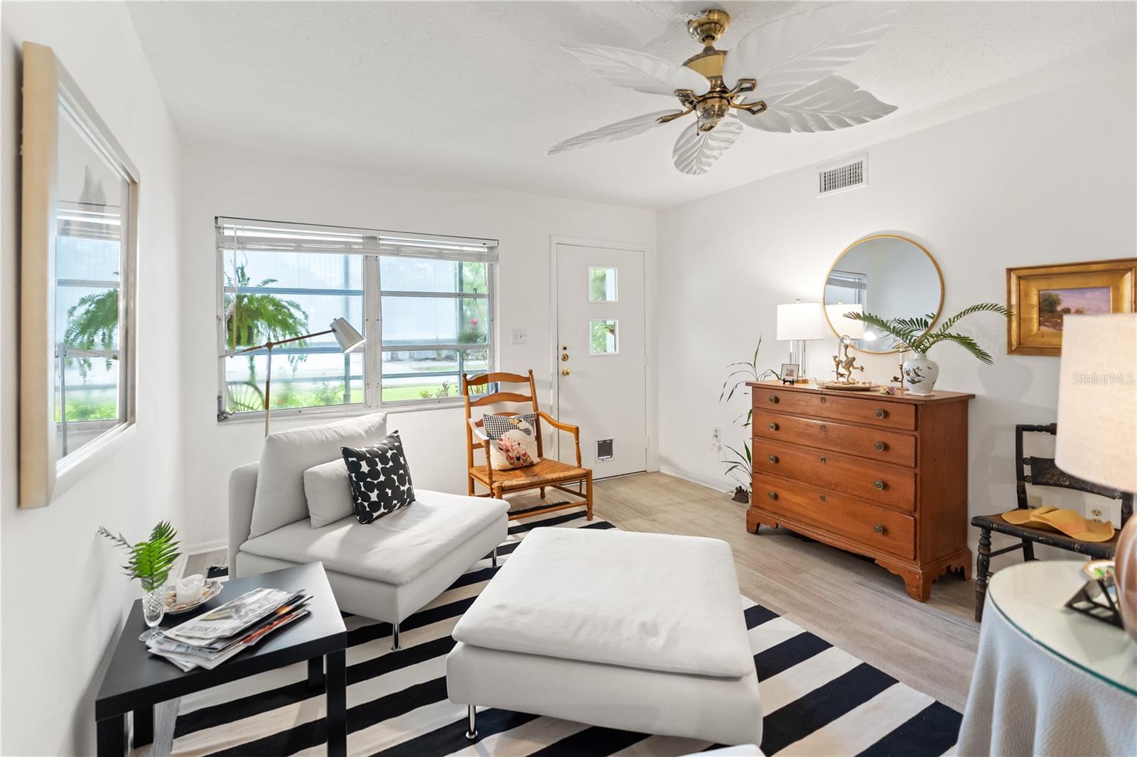 Image 9 of 40 For 3711 Almeria Avenue 3n