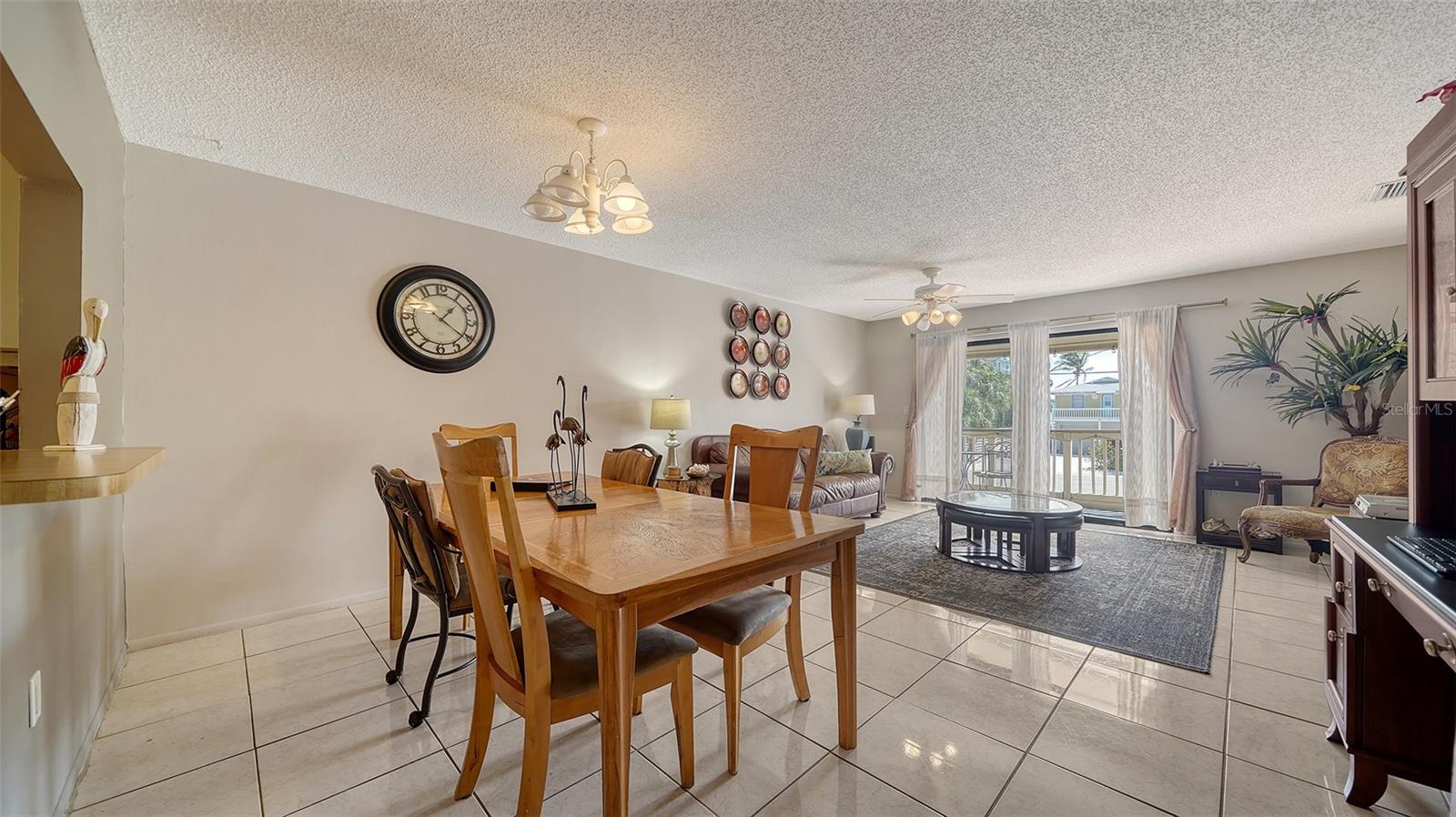 Image 13 of 58 For 9034 Midnight Pass Road 6