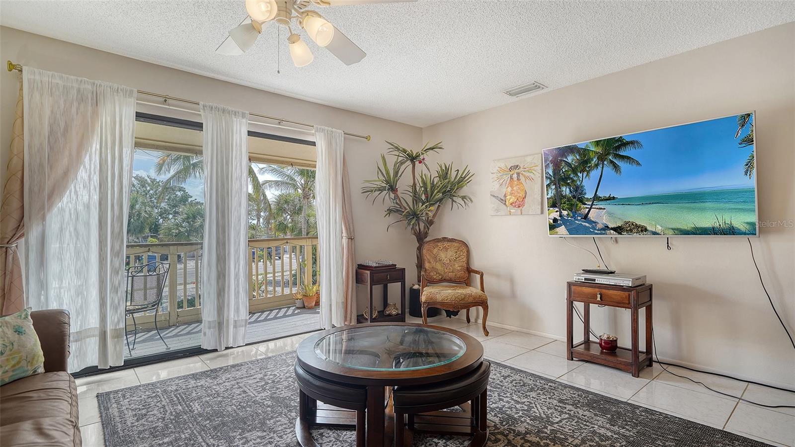 Image 14 of 58 For 9034 Midnight Pass Road 6