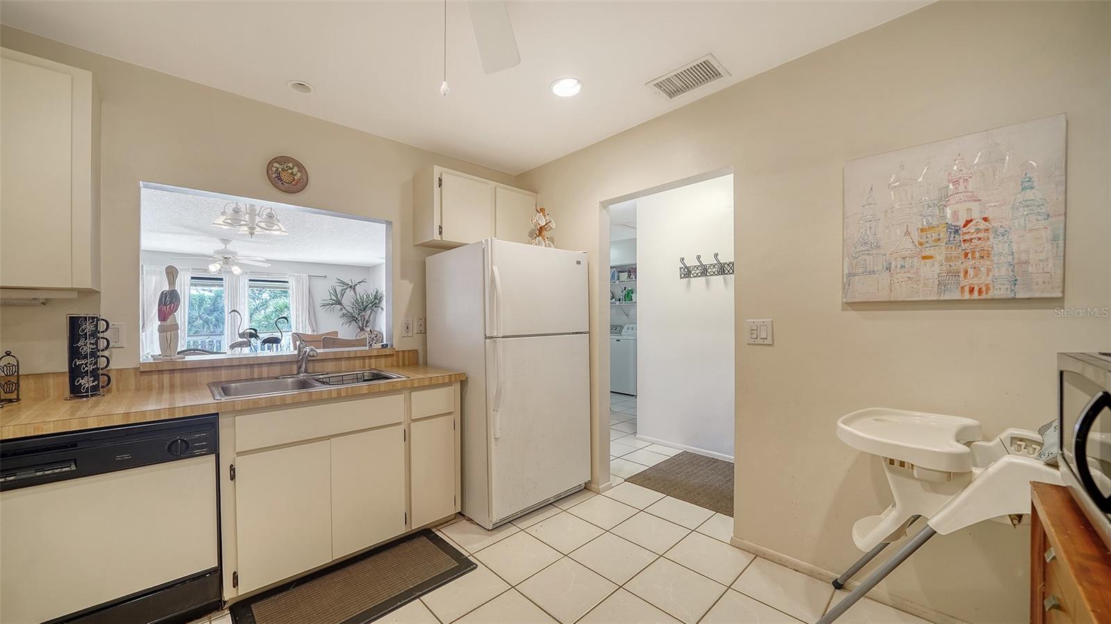 Image 18 of 58 For 9034 Midnight Pass Road 6